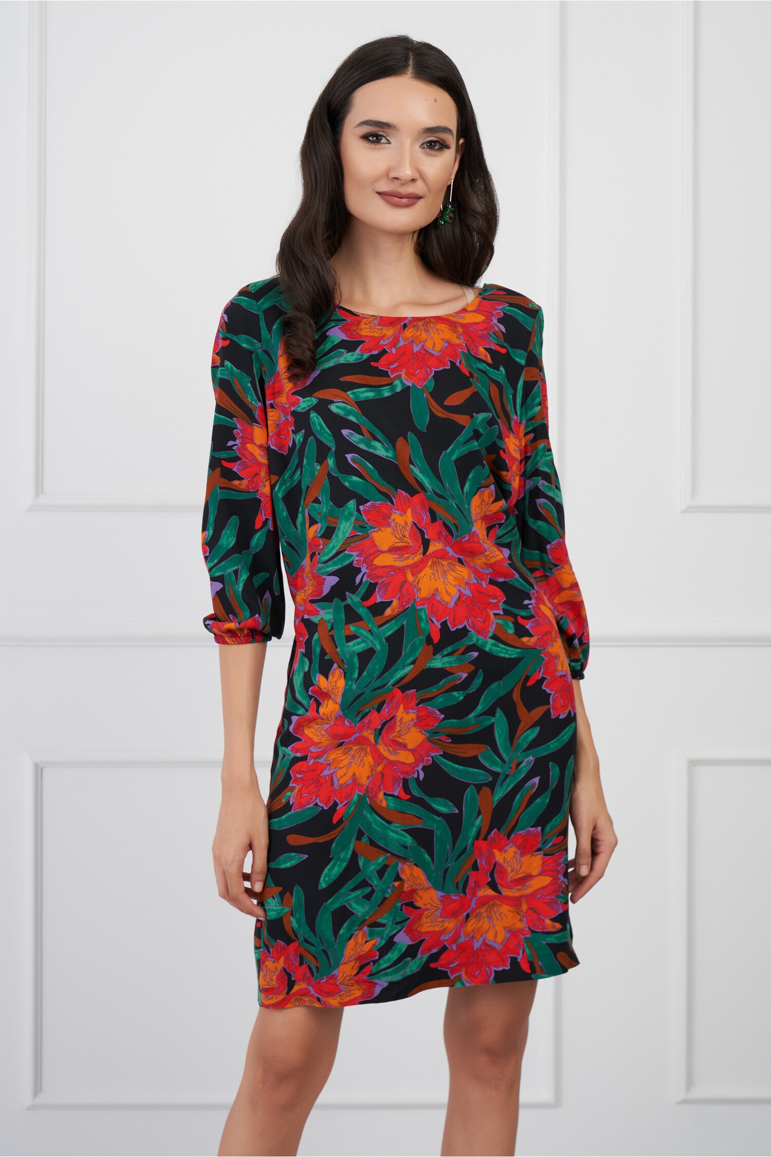 rochie-mirela-neagra-cu-imprimeuri-florale-rosii-1278229-1066655-4
