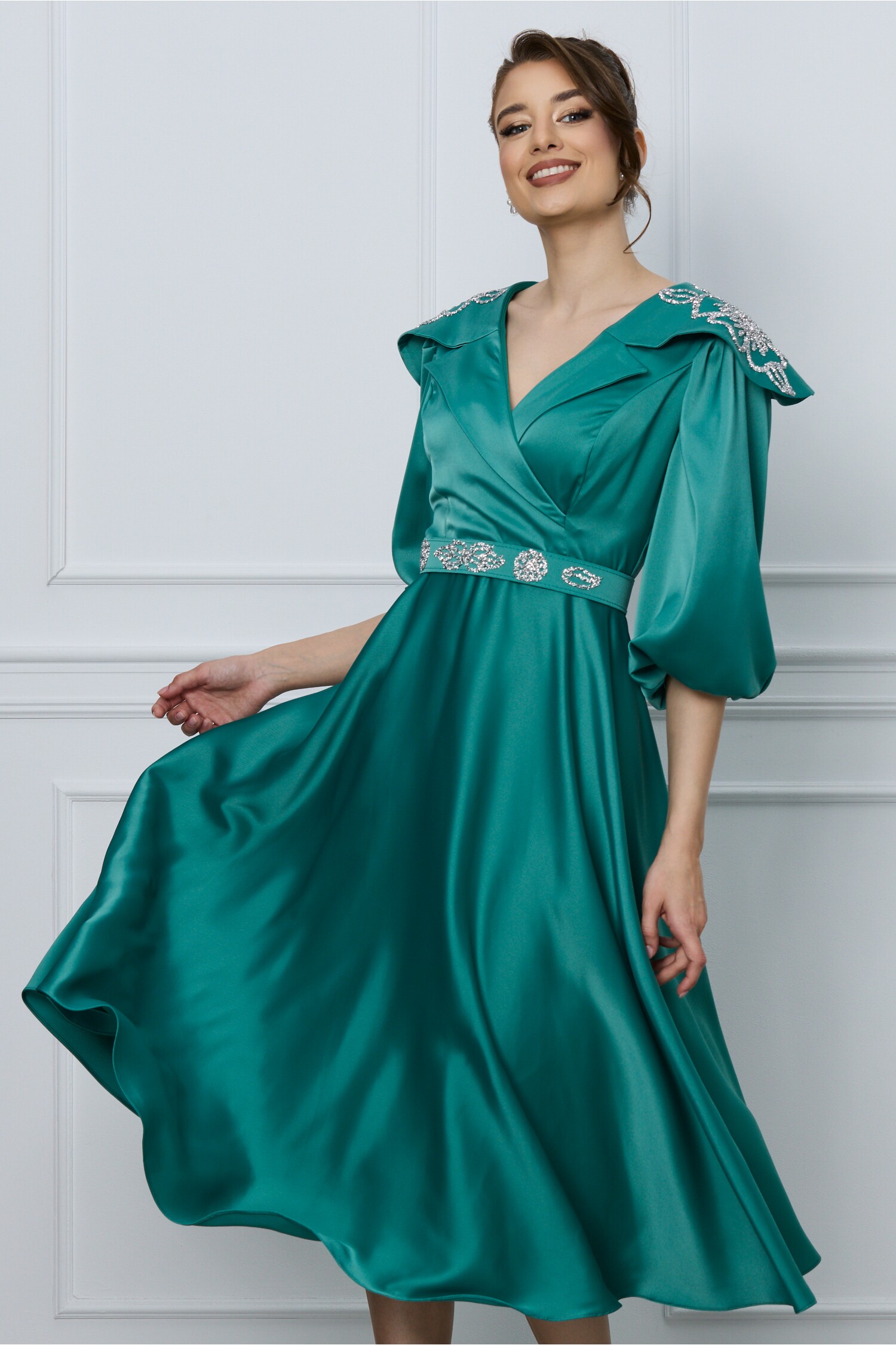 rochie-miruna-verde-cu-strasuri-pe-umeri-si-curea-in-talie-1286162-1039685-4