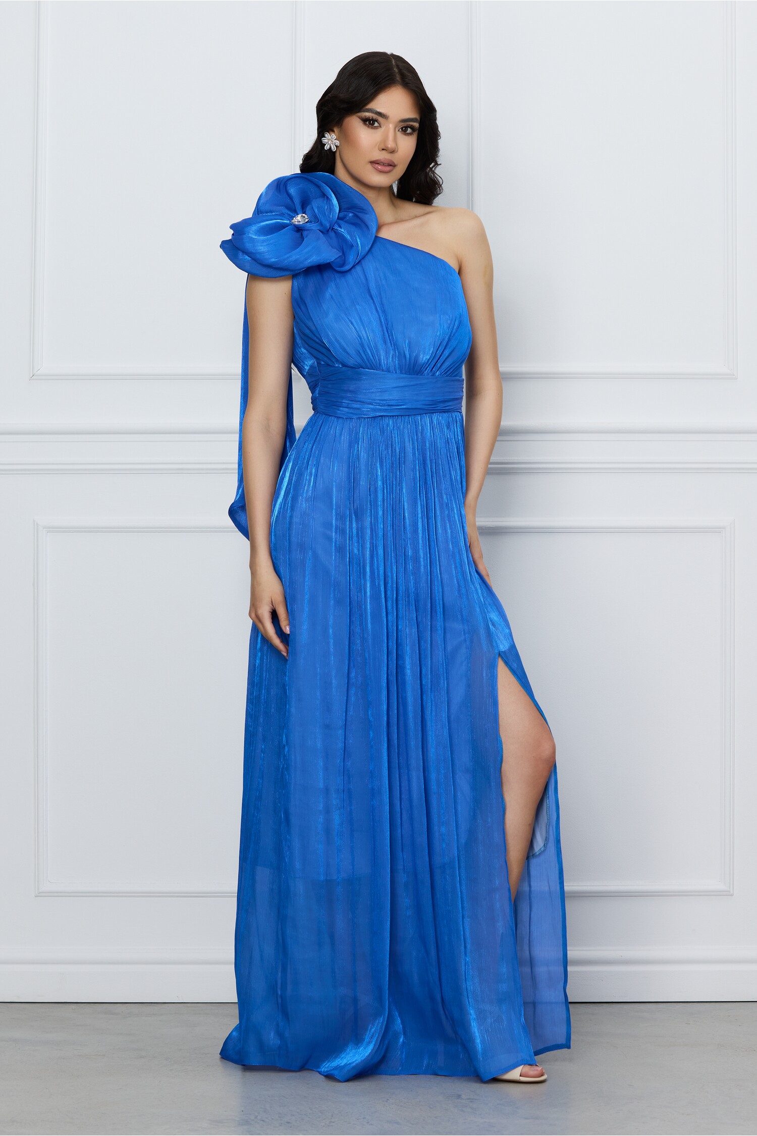 rochie-moze-albastra-lunga-cu-floare-maxi-pe-un-umar-1300772-1052882-4