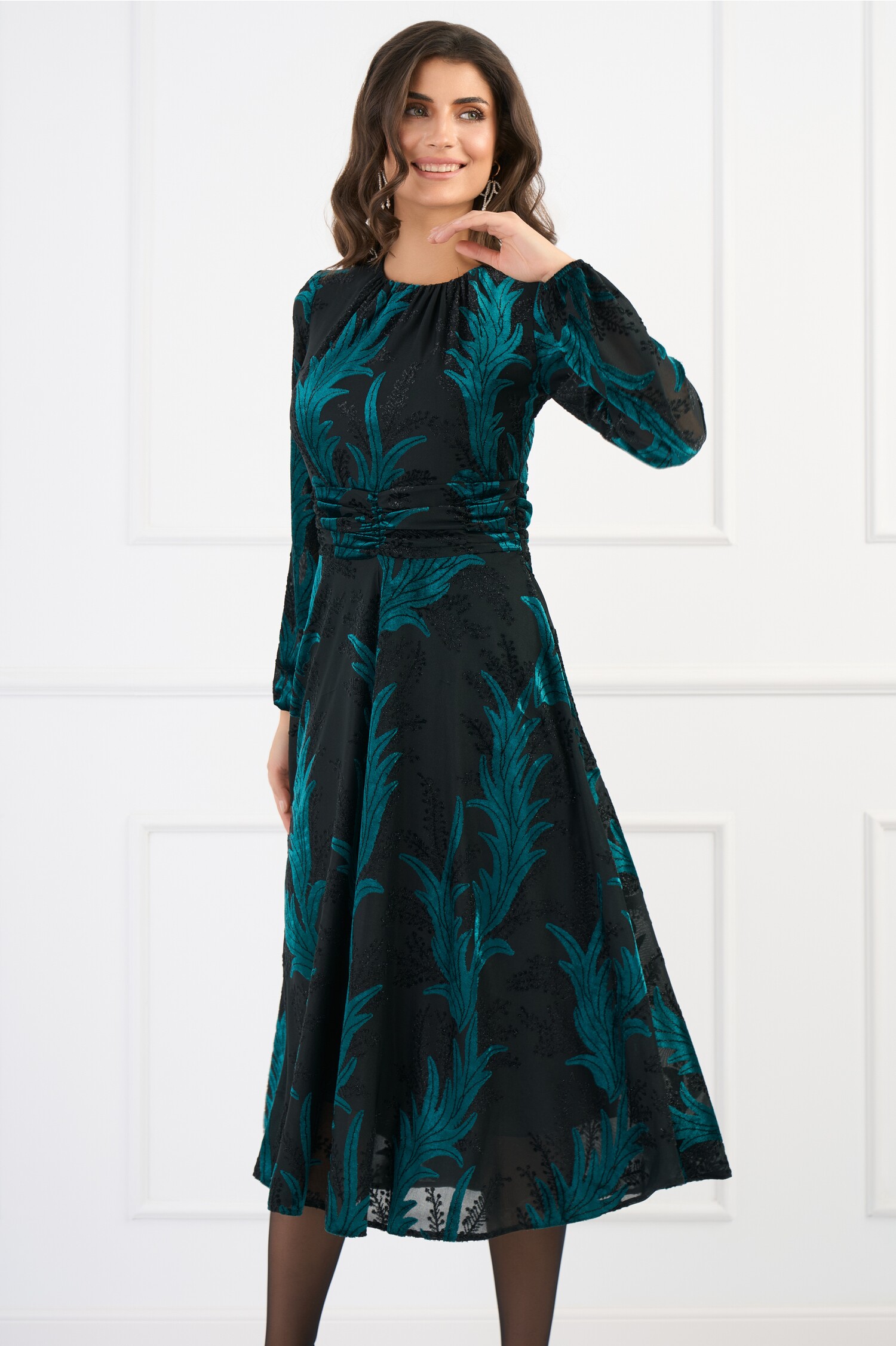 rochie-moze-eleganta-cu-insertii-din-catifea-verzi-1343204-1087220-4