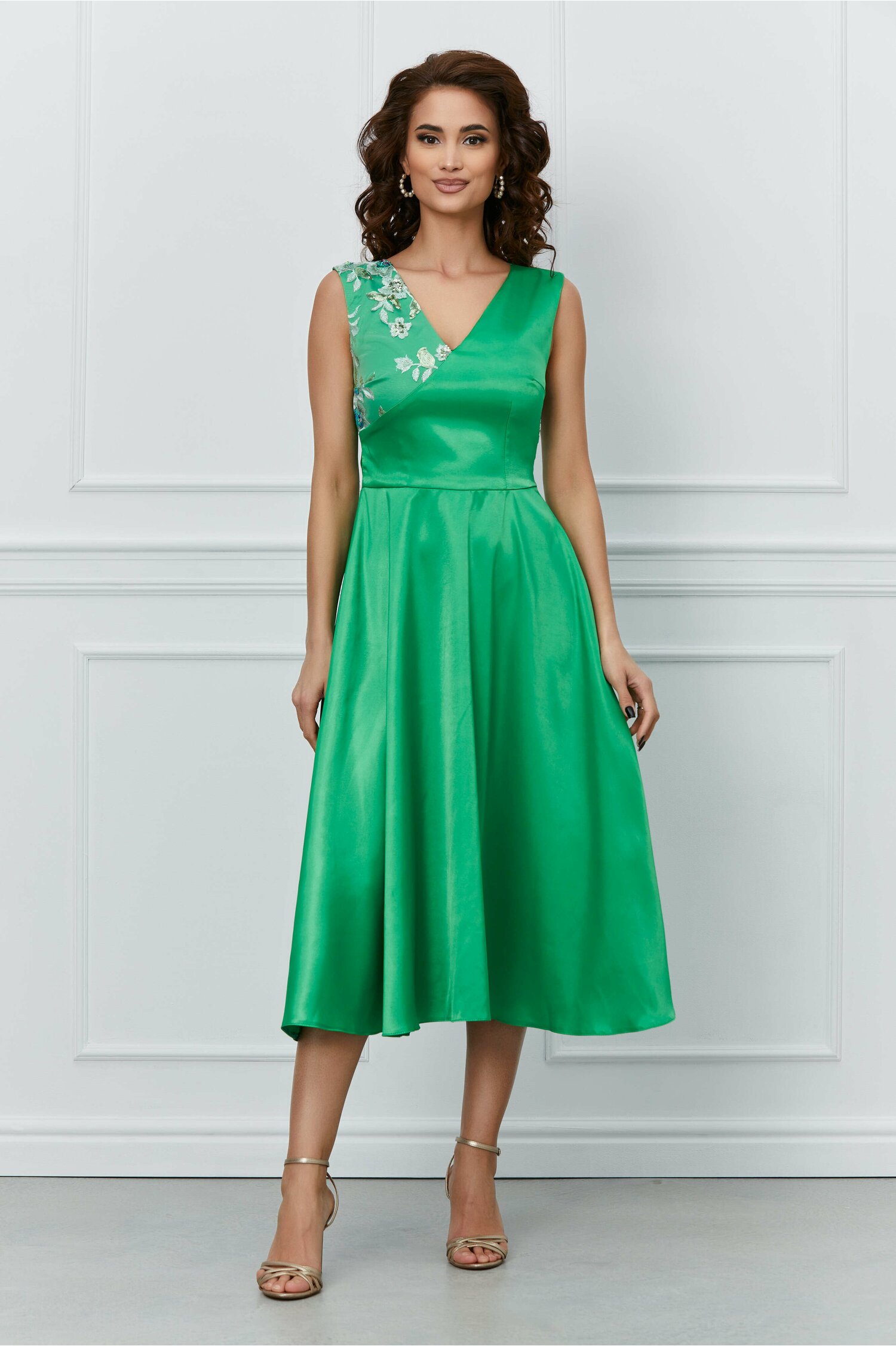 rochie-moze-verde-din-tafta-cu-broderie-la-bust-1025985-827043-4