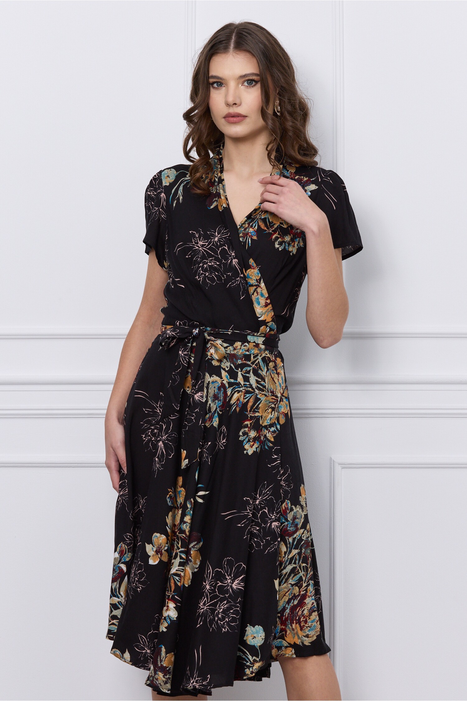 rochie-rina-neagra-cu-croi-petrecut-si-imprimeu-floral-bej-1288679-1042391-4
