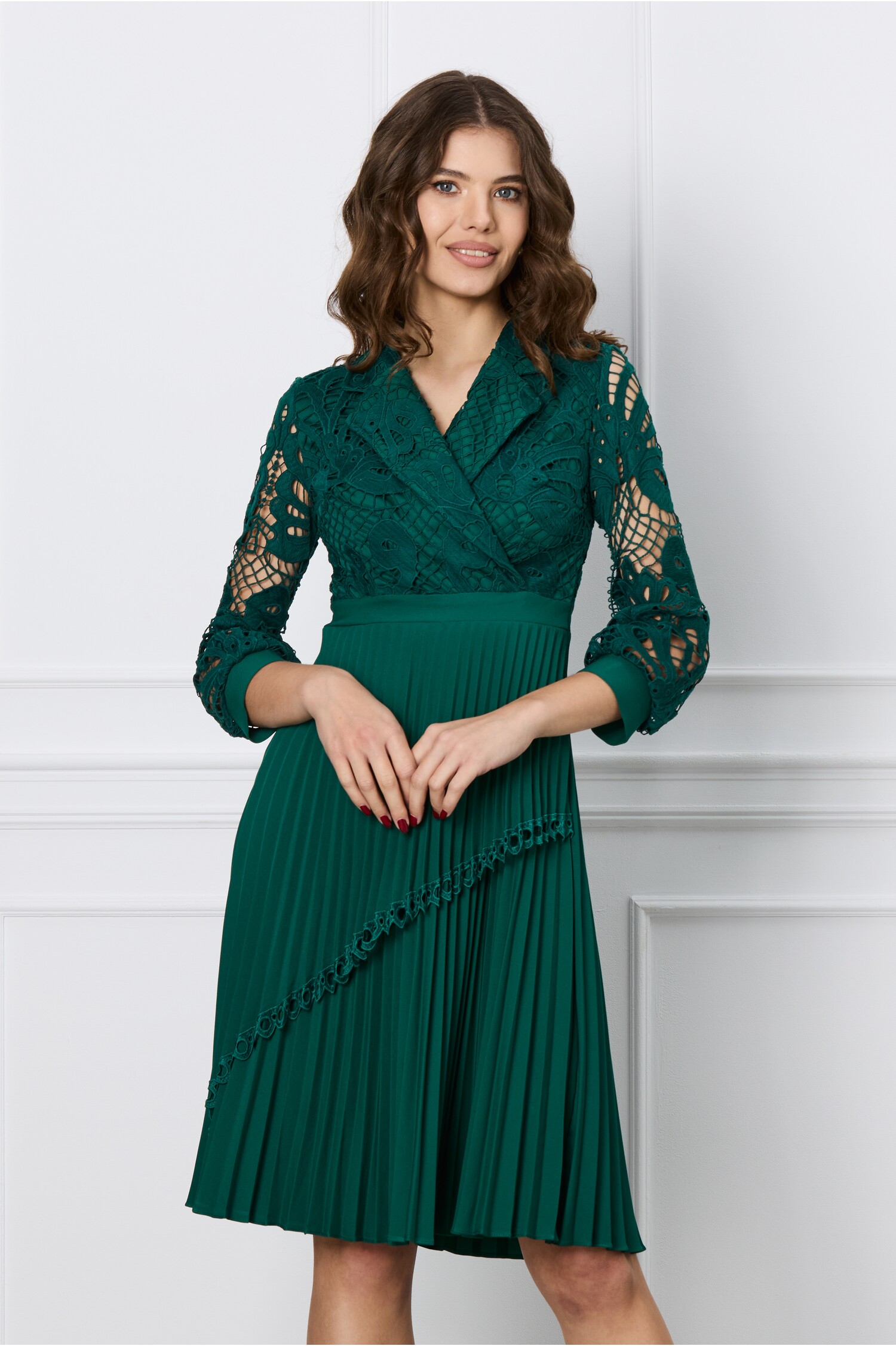 rochie-rona-verde-cu-dantela-la-bust-si-fusta-plisata-1298399-1052234-4