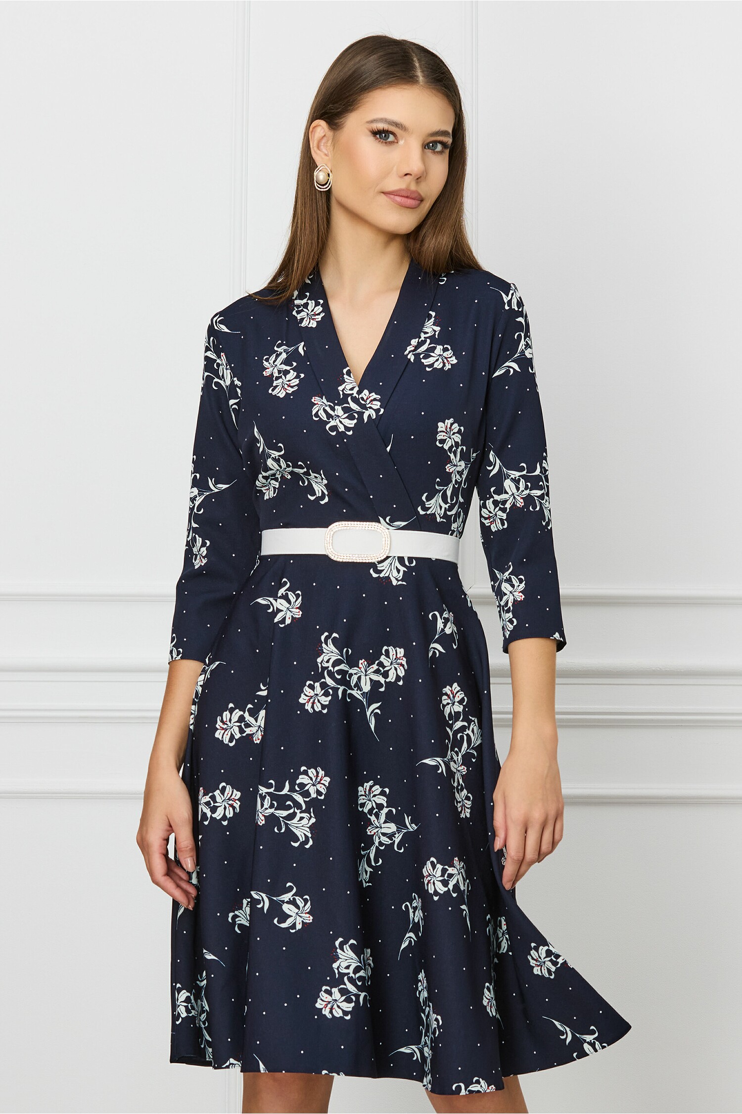 rochie-sabrina-bleumarin-cu-imprimeuri-florale-albe-si-curea-in-talie-1300862-1055006-4