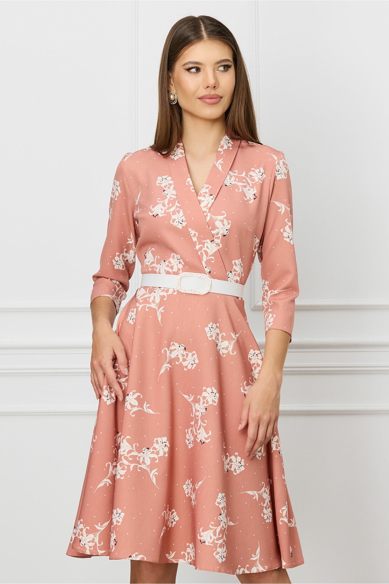 rochie-sabrina-roz-coniac-cu-imprimeuri-florale-albe-si-curea-in-talie-1300886-1055021-4