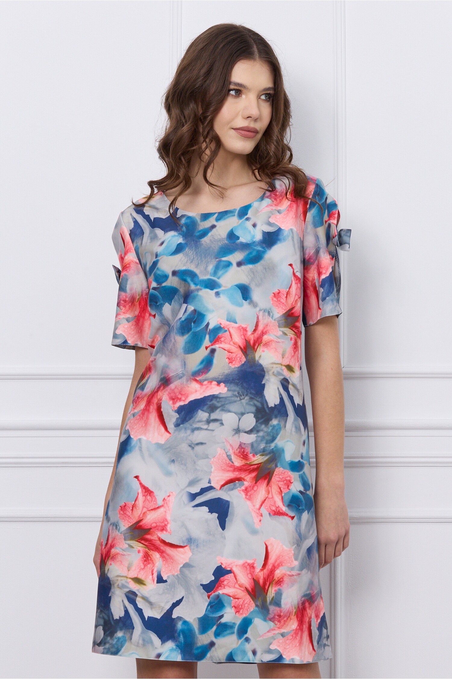 rochie-sasha-bleu-cu-flori-roz-si-fundite-la-maneci-1199963-1042856-4