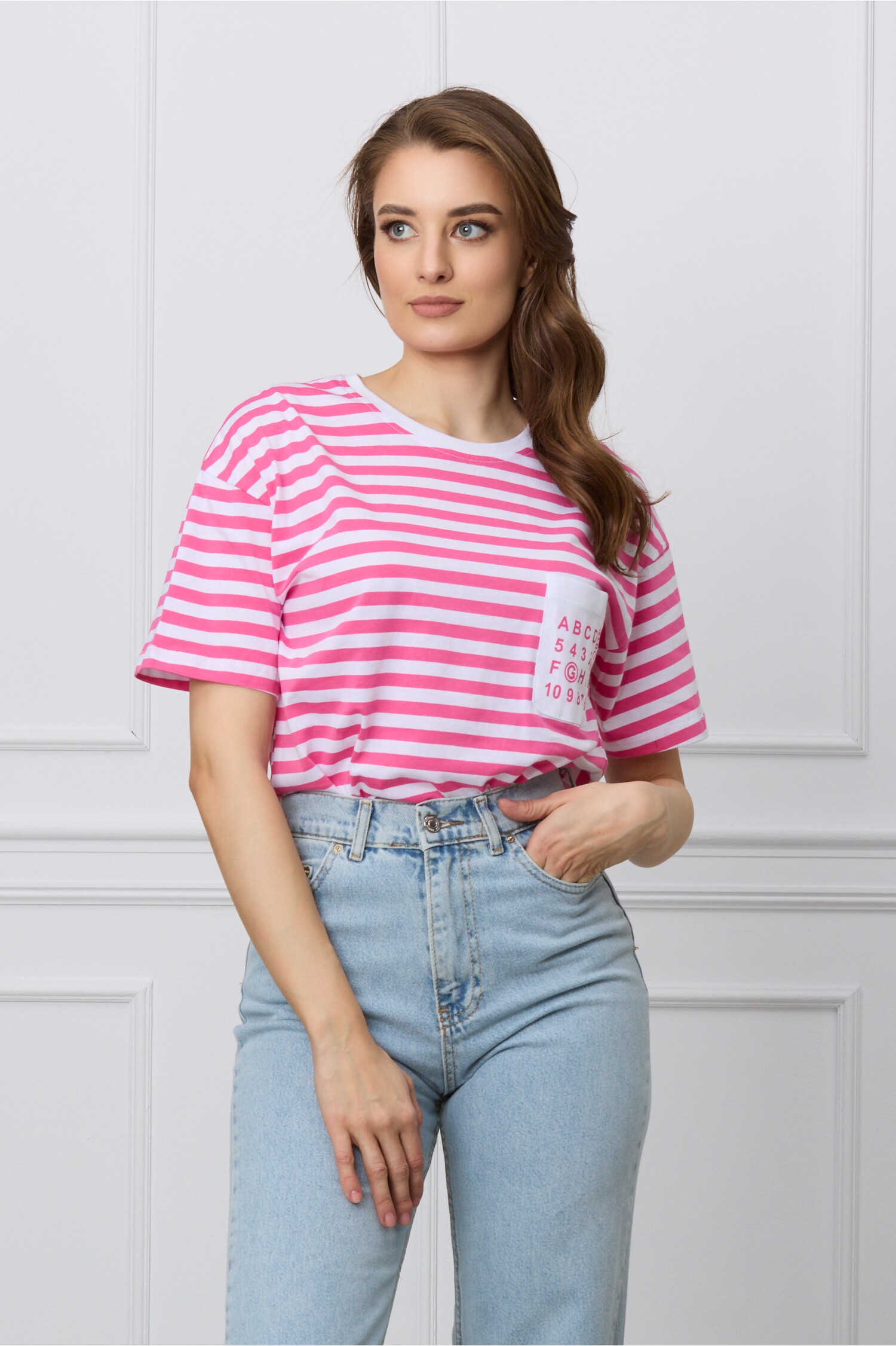 tricou-oversized-cu-dungi-roz-si-buzunar-cu-cifre-1275526-1032133-4