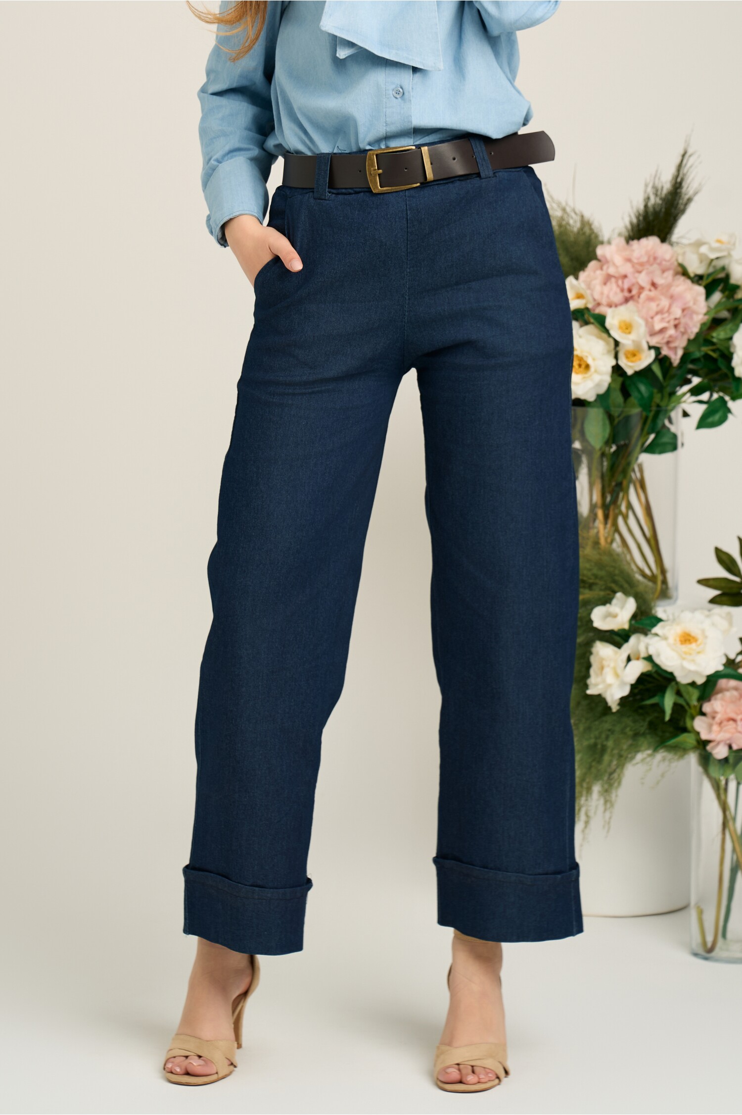blugi-casual-din-denim-albastru-inchis-cu-baza-intoarsa-si-curea-in-talie-1364543-1105805-4
