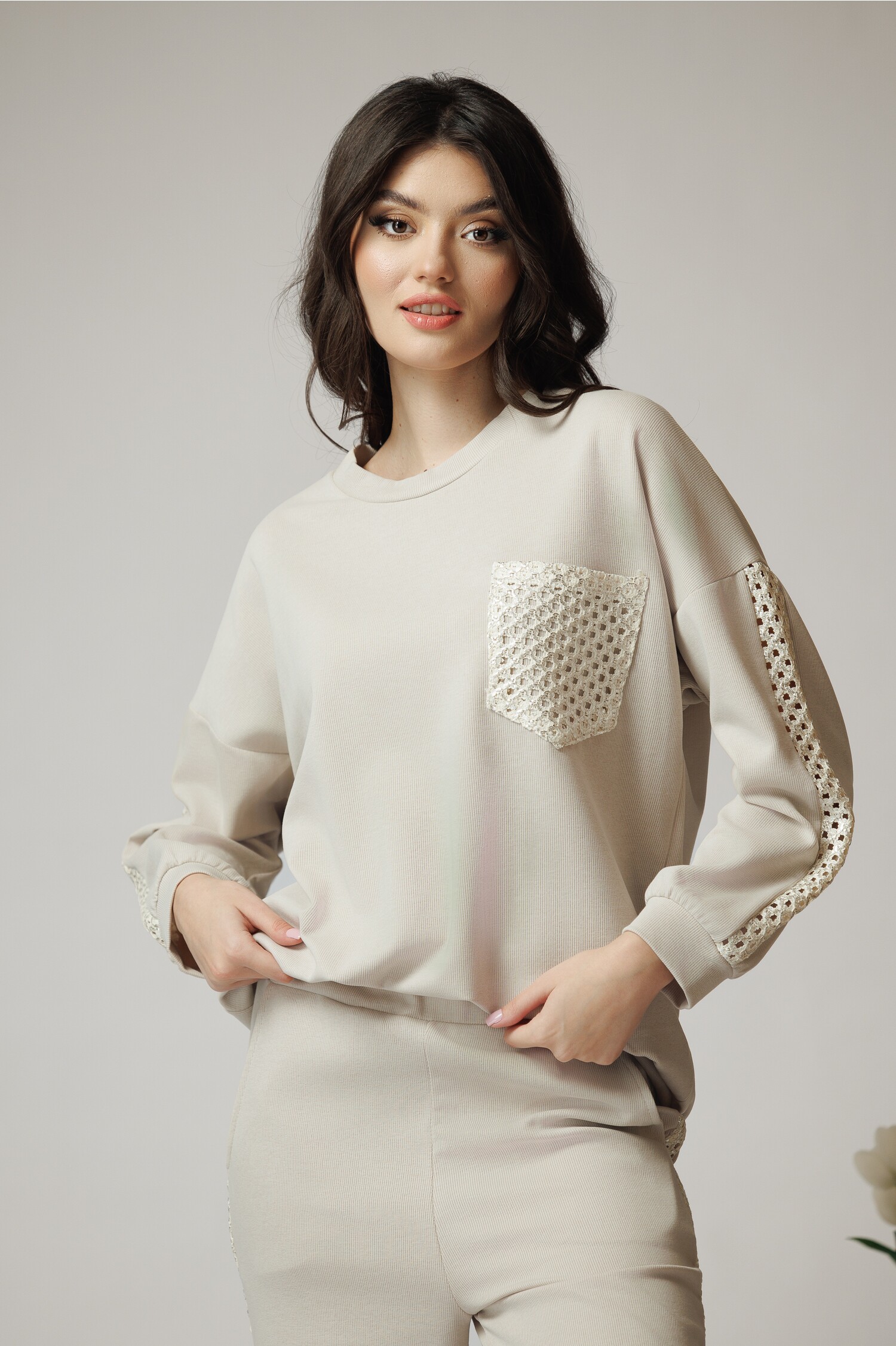bluza-casual-din-bumbac-bej-cu-dantela-pe-maneci-1356926-1099211-4