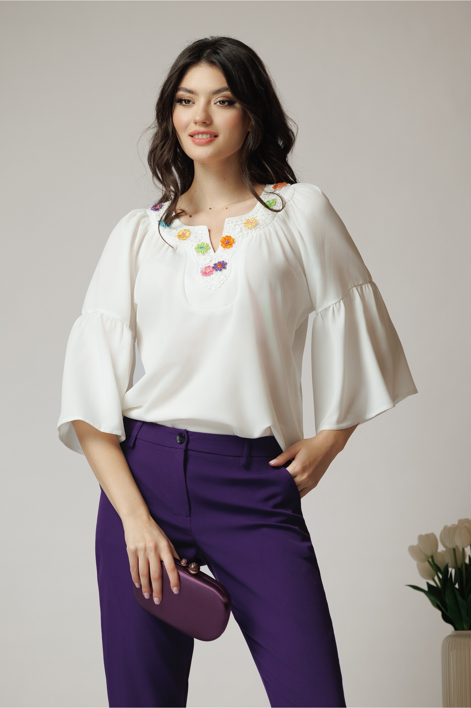 bluza-eleganta-din-crep-alba-cu-broderie-florala-colorata-1357532-1099106-4