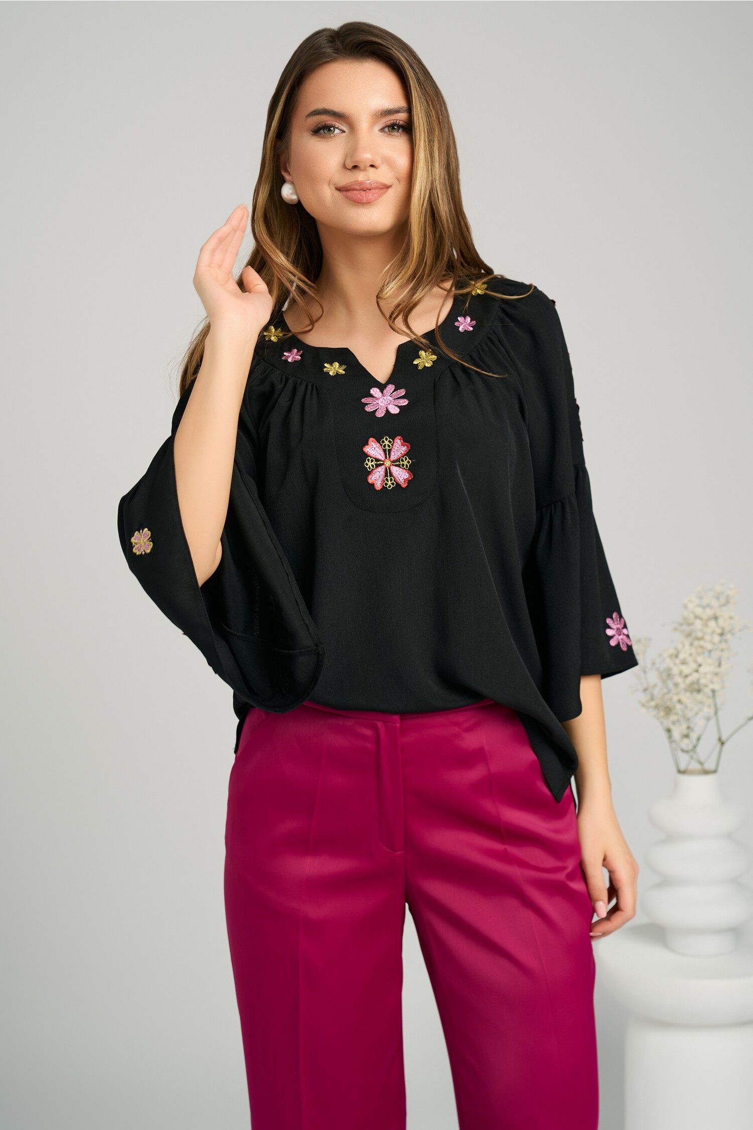 bluza-eleganta-din-crep-neagra-cu-broderie-traditionala-1357793-1100342-4