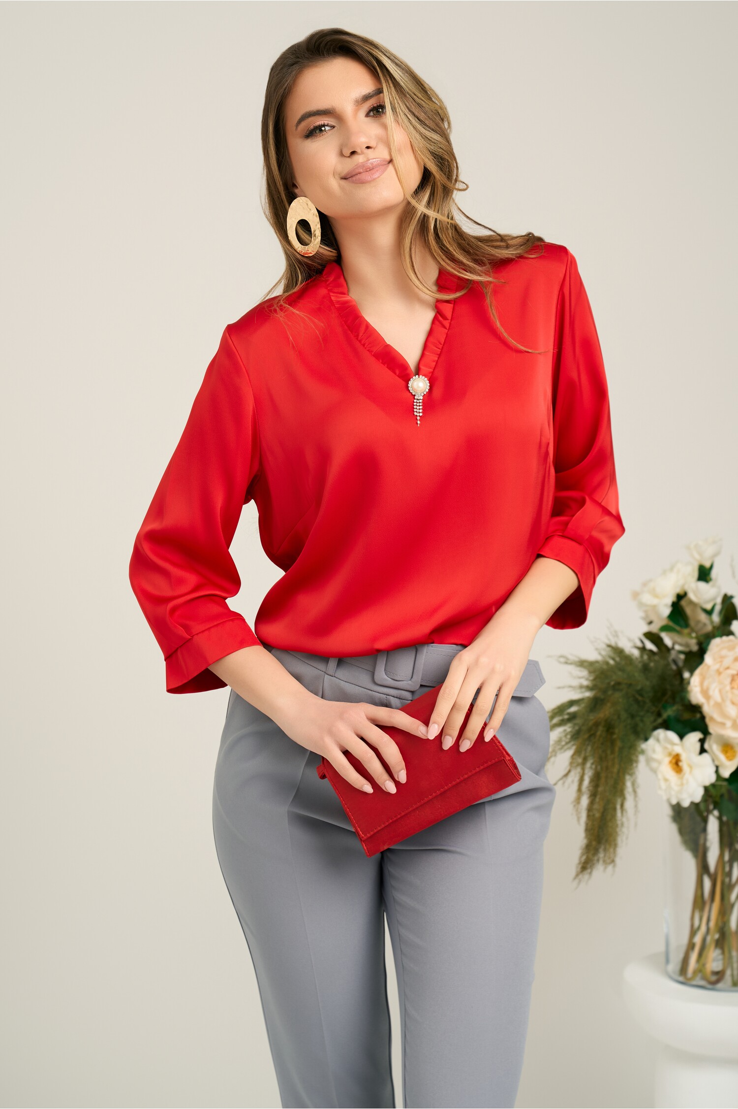 bluza-eleganta-din-voal-satinat-rosie-cu-volanas-si-brosa-la-decolteu-1361684-1102781-4