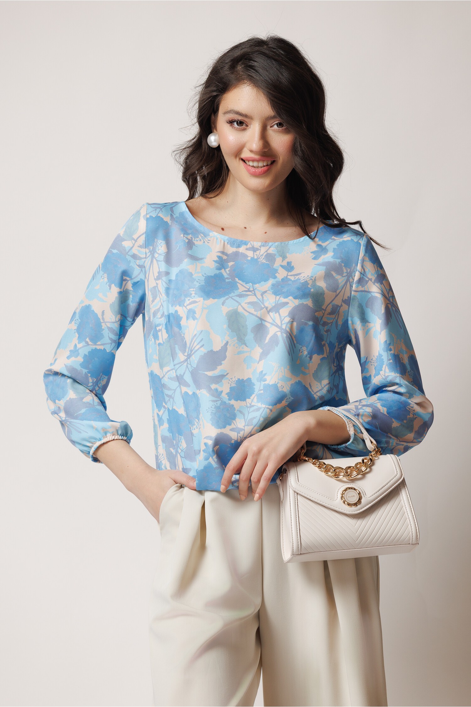 bluza-vaporoasa-din-viscoza-bej-cu-imprimeu-floral-bleu-1361309-1104206-4