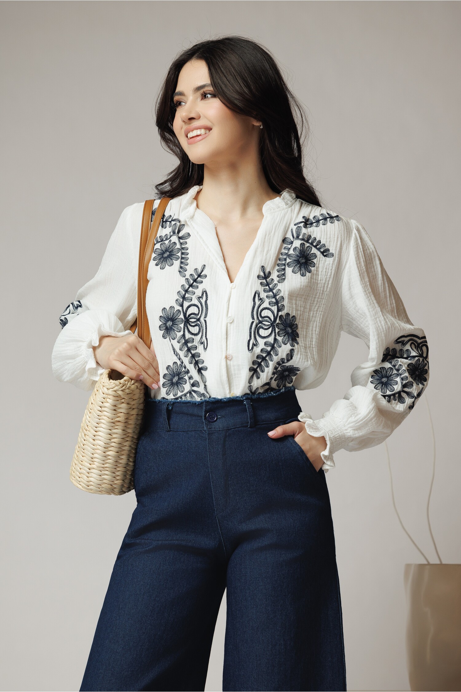 camasa-casual-din-bumbac-alba-cu-broderie-neagra-1352738-1096409-4
