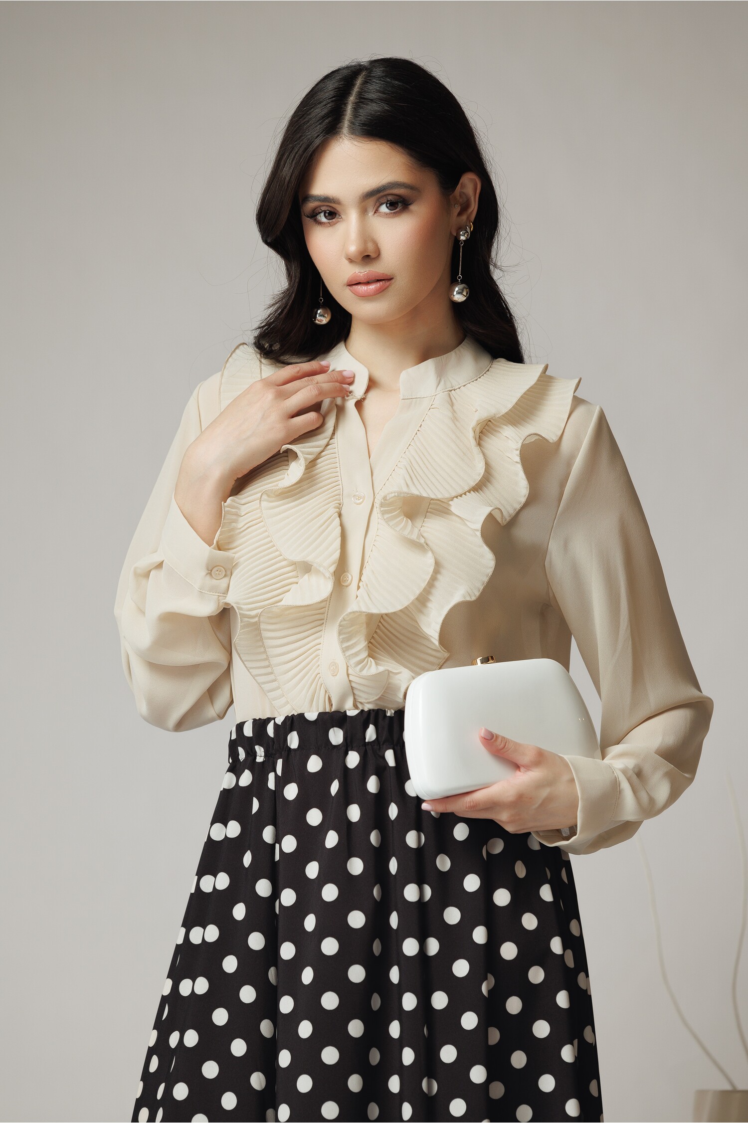 camasa-eleganta-din-voal-bej-cu-volan-pe-bust-1352654-1095752-4