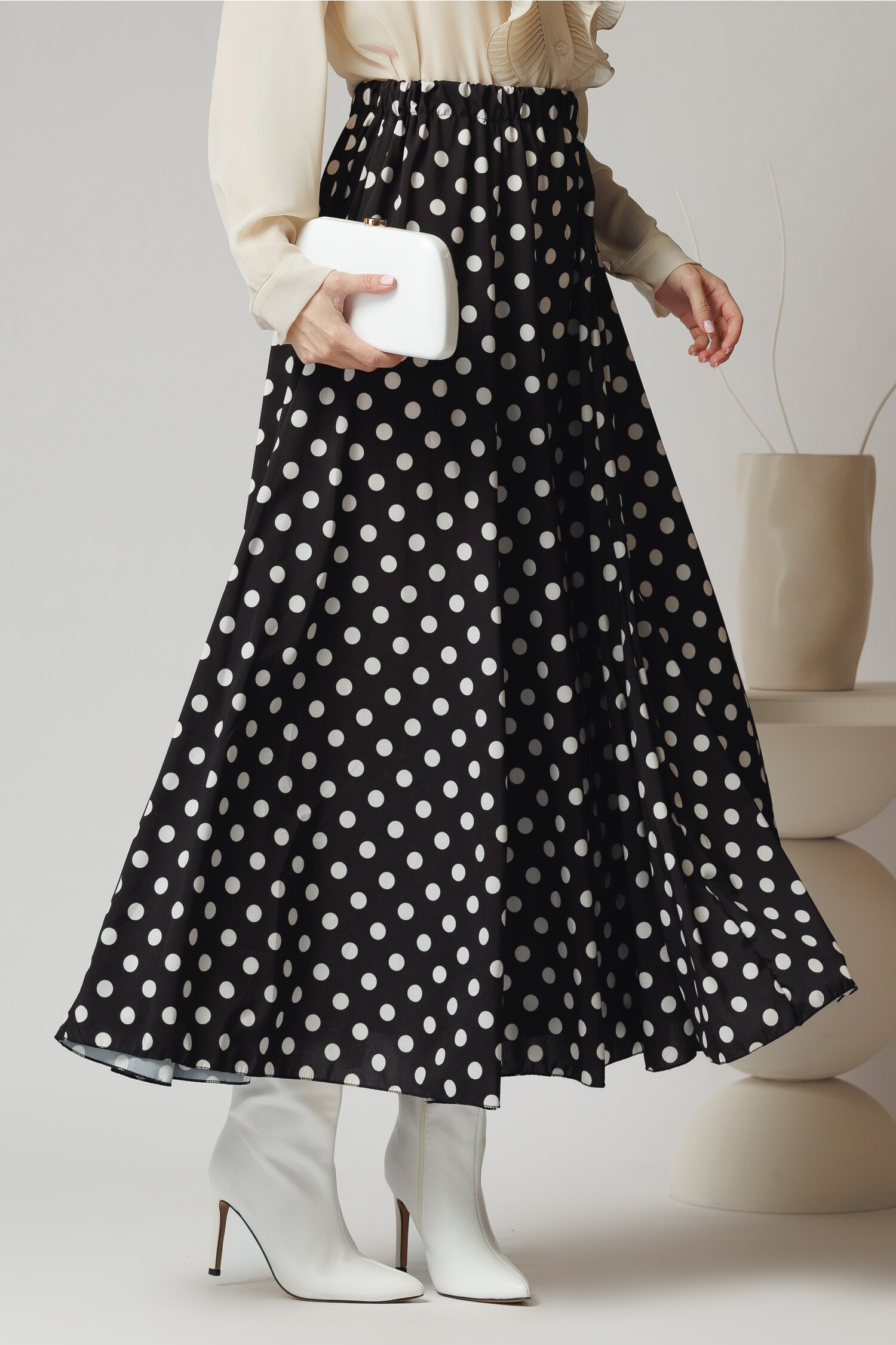 fusta-midi-din-satin-neagra-cu-buline-1352696-1096430-4