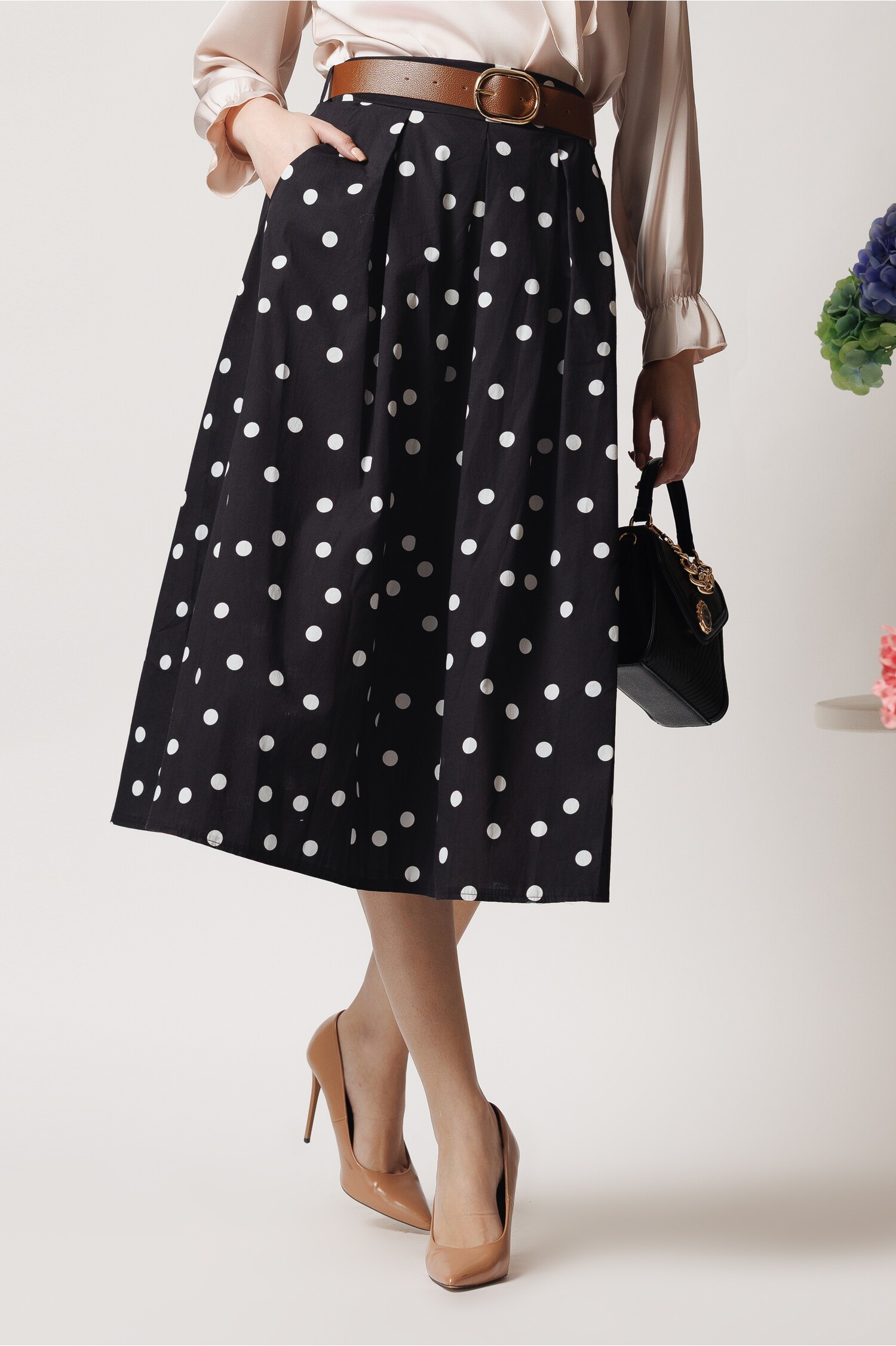 fusta-midi-office-din-bumbac-neagra-cu-buline-si-curea-in-talie-1364234-1104557-4