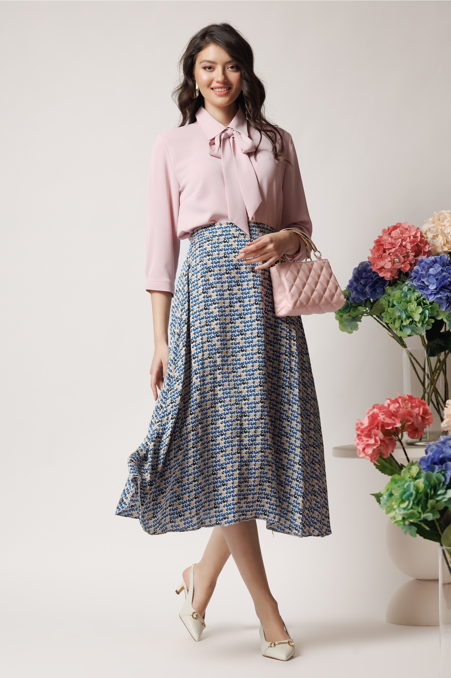 fusta-midi-smart-casual-din-satin-ivory-cu-imprimeuri-albastre-1364192-1104008-4