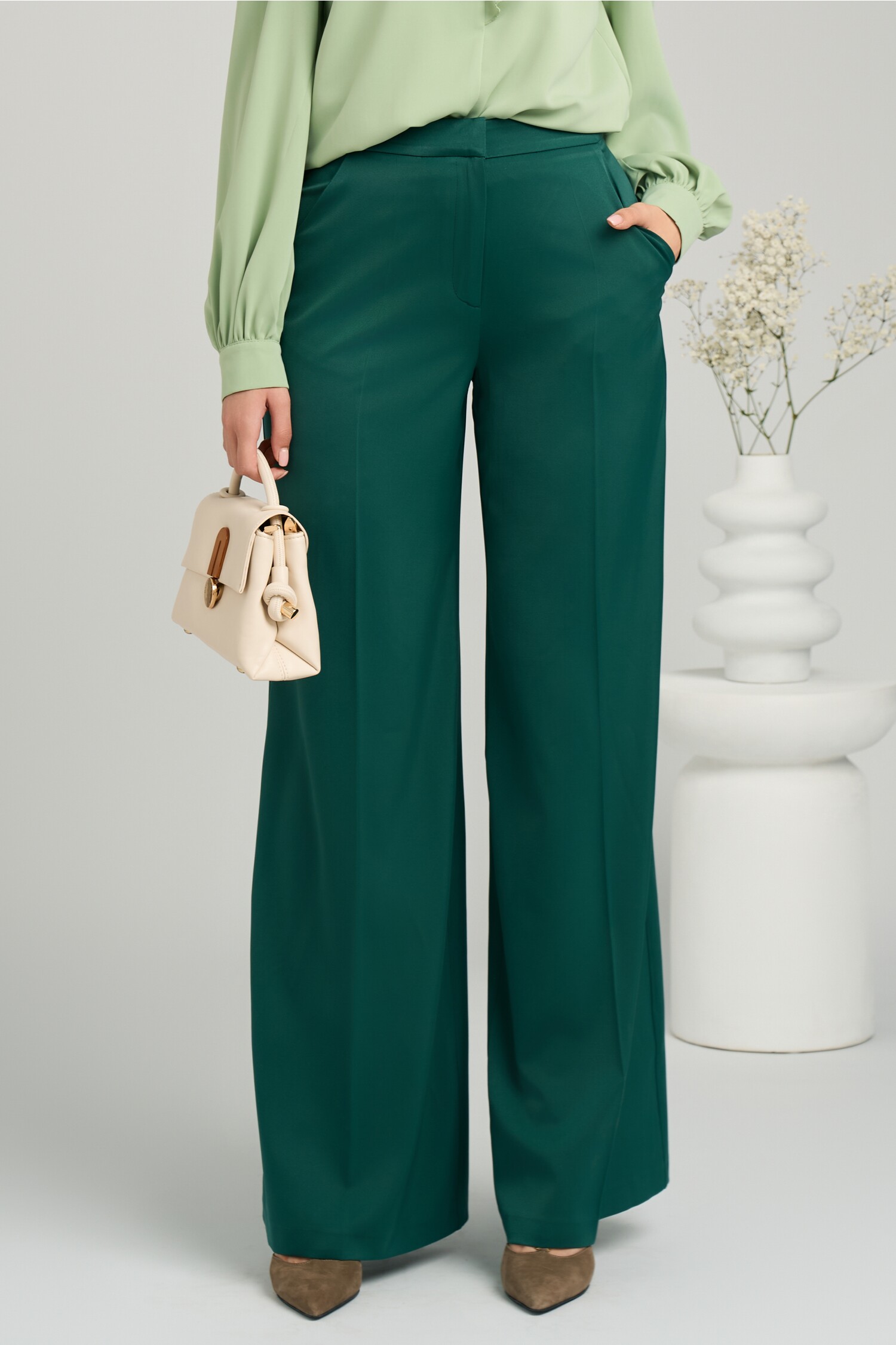 pantaloni-dy-fashion-eleganti-din-satin-verzi-cu-croi-evazat-1340573-1099505-4