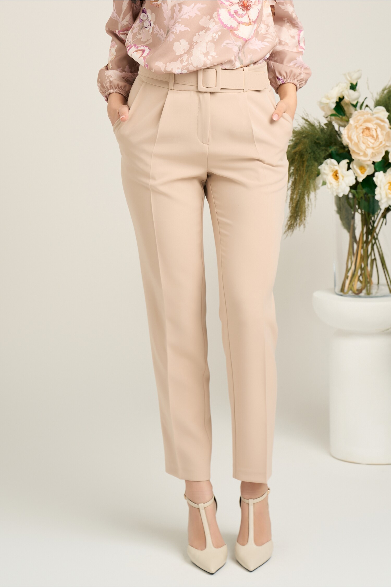 pantaloni-dy-fashion-office-din-stofa-bej-cu-buzunare-si-curea-in-talie-1361981-1101491-4