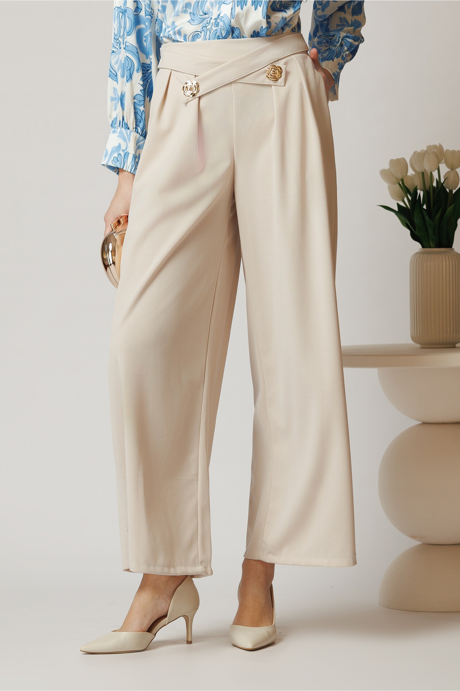 pantaloni-office-din-crep-bej-evazati-cu-accesorii-metalice-1356725-1098998-4