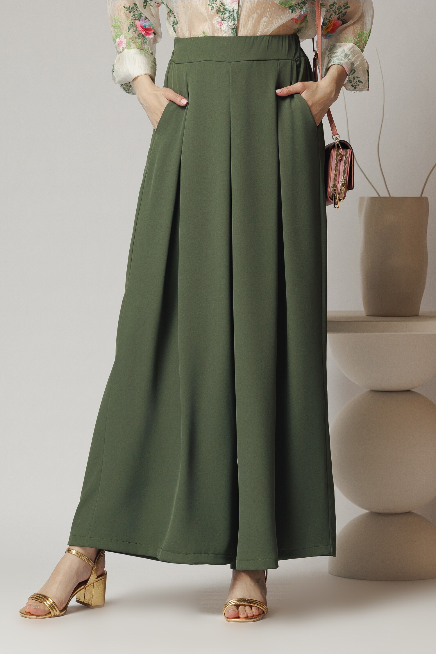pantaloni-office-din-crep-kaki-evazati-cu-pliuri-1352765-1096349-4