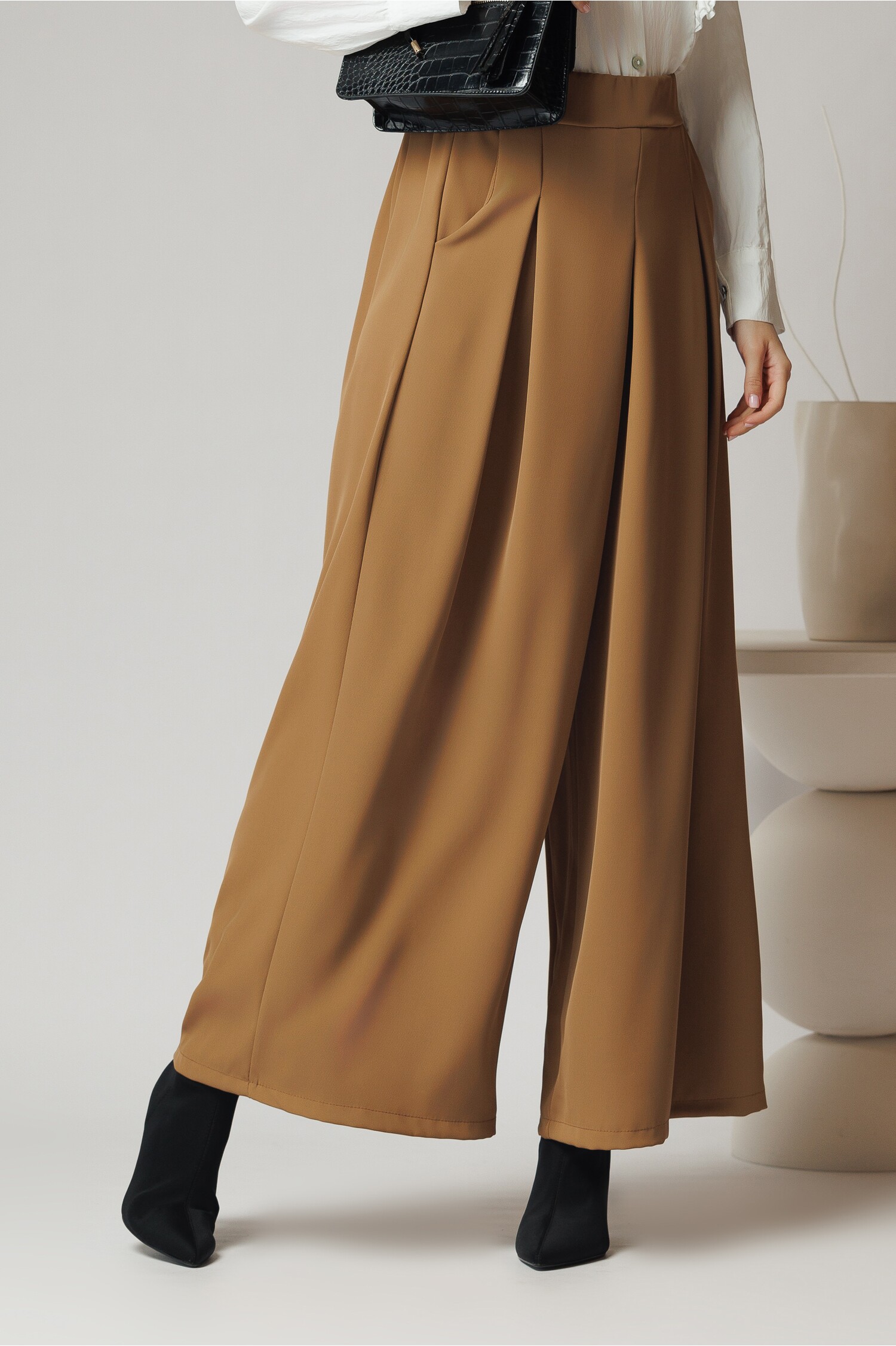 pantaloni-office-din-crep-maro-camel-evazati-cu-pliuri-1352771-1096331-4