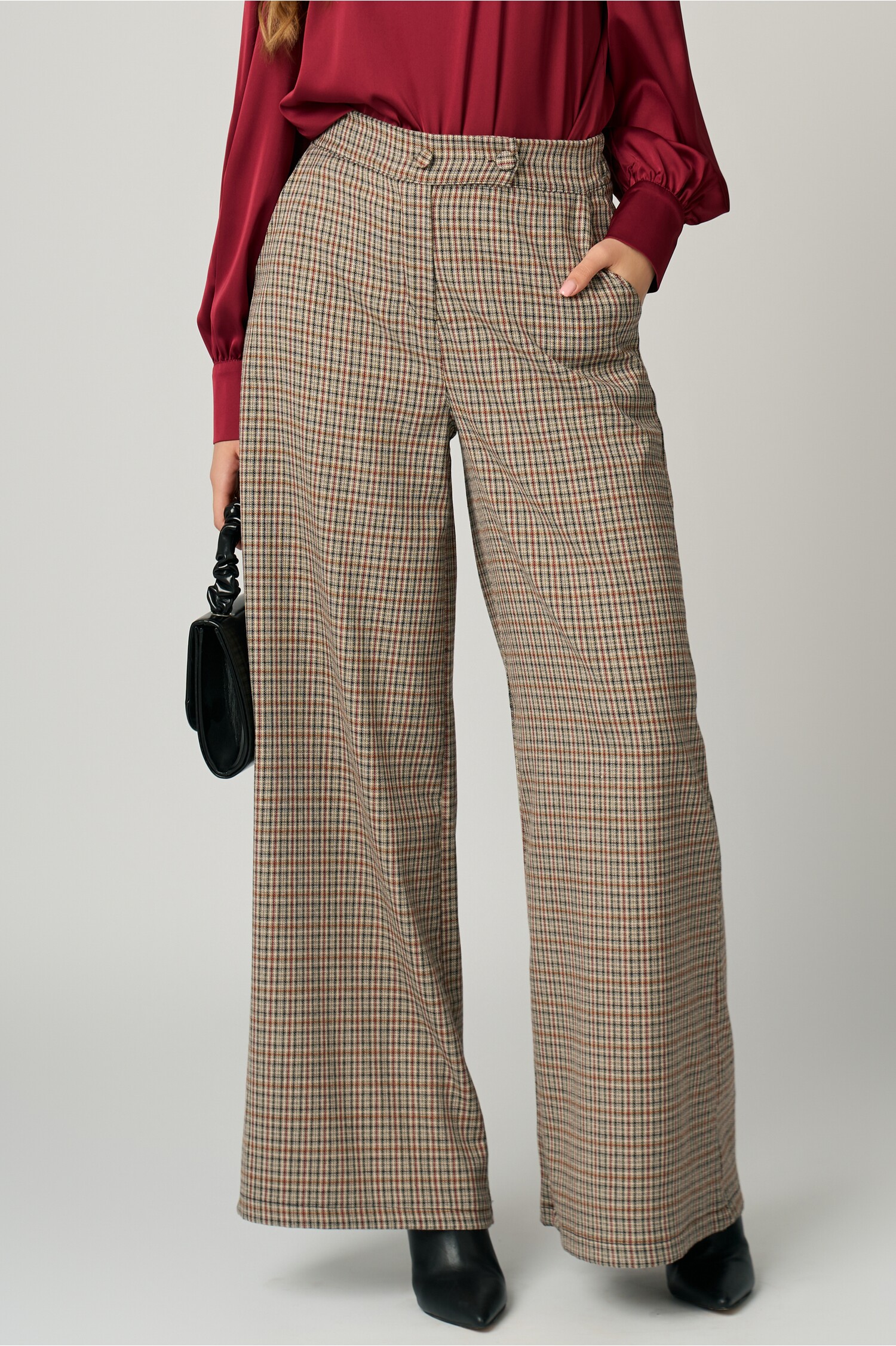 pantaloni-office-din-stofa-bej-cu-carouri-rosii-1355762-1098278-4