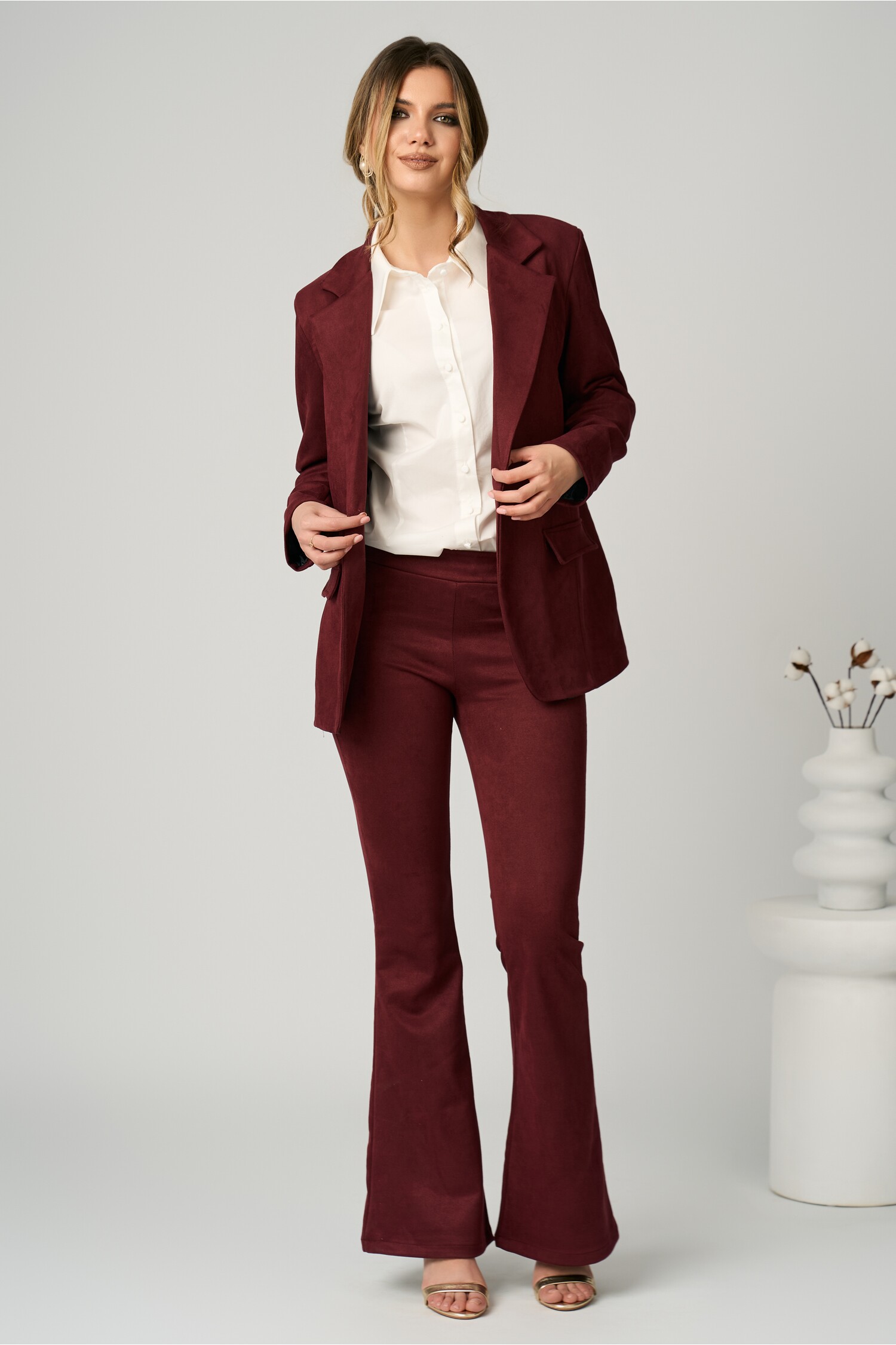 pantaloni-office-din-stofa-catifelata-bordo-evazati-1355717-1098197-4