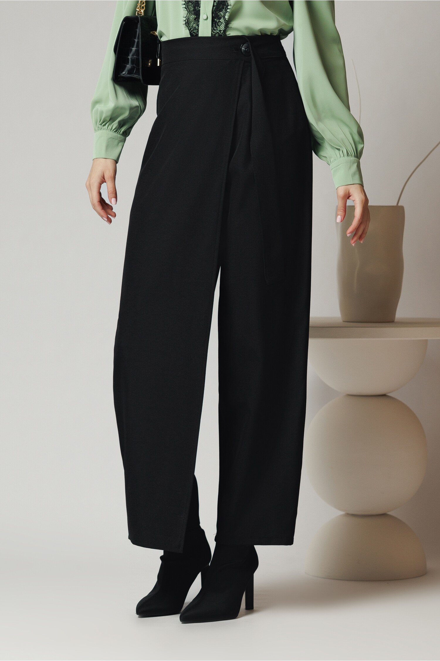 pantaloni-office-din-stofa-negri-cu-aplicatie-petrecuta-1352678-1096235-4