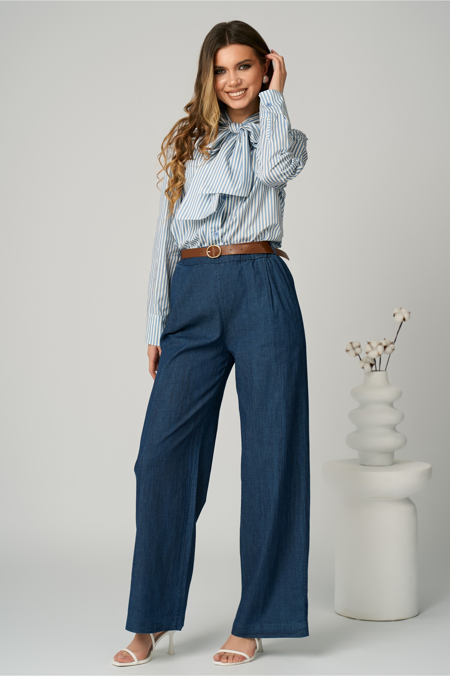 pantaloni-smart-casual-din-denim-albastri-cu-buzunare-si-curea-in-talie-1355504-1098107-4