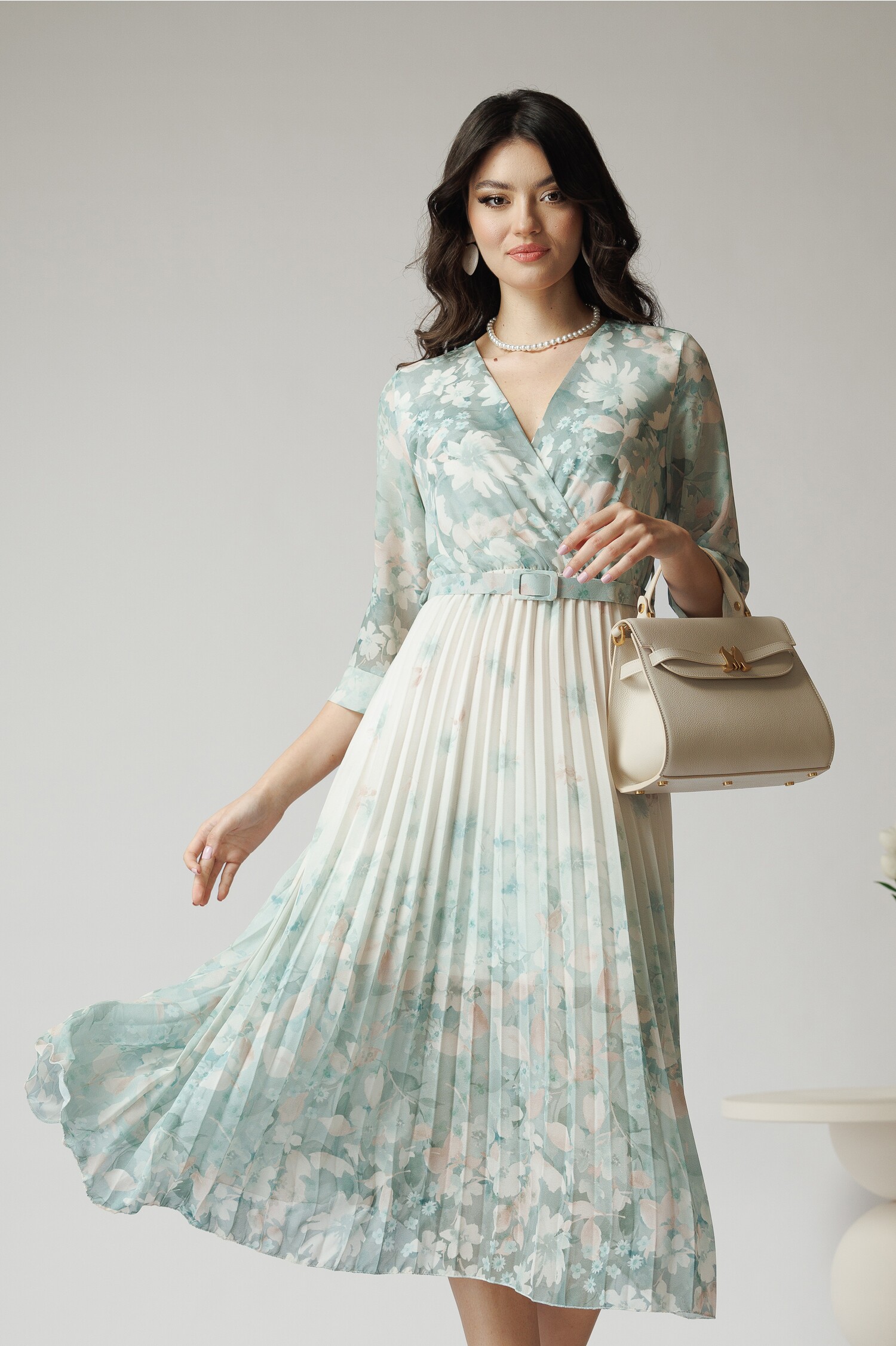 rochie-de-zi-vaporoasa-din-voal-verde-mint-cu-imprimeuri-si-curea-in-talie-1356818-1098953-4