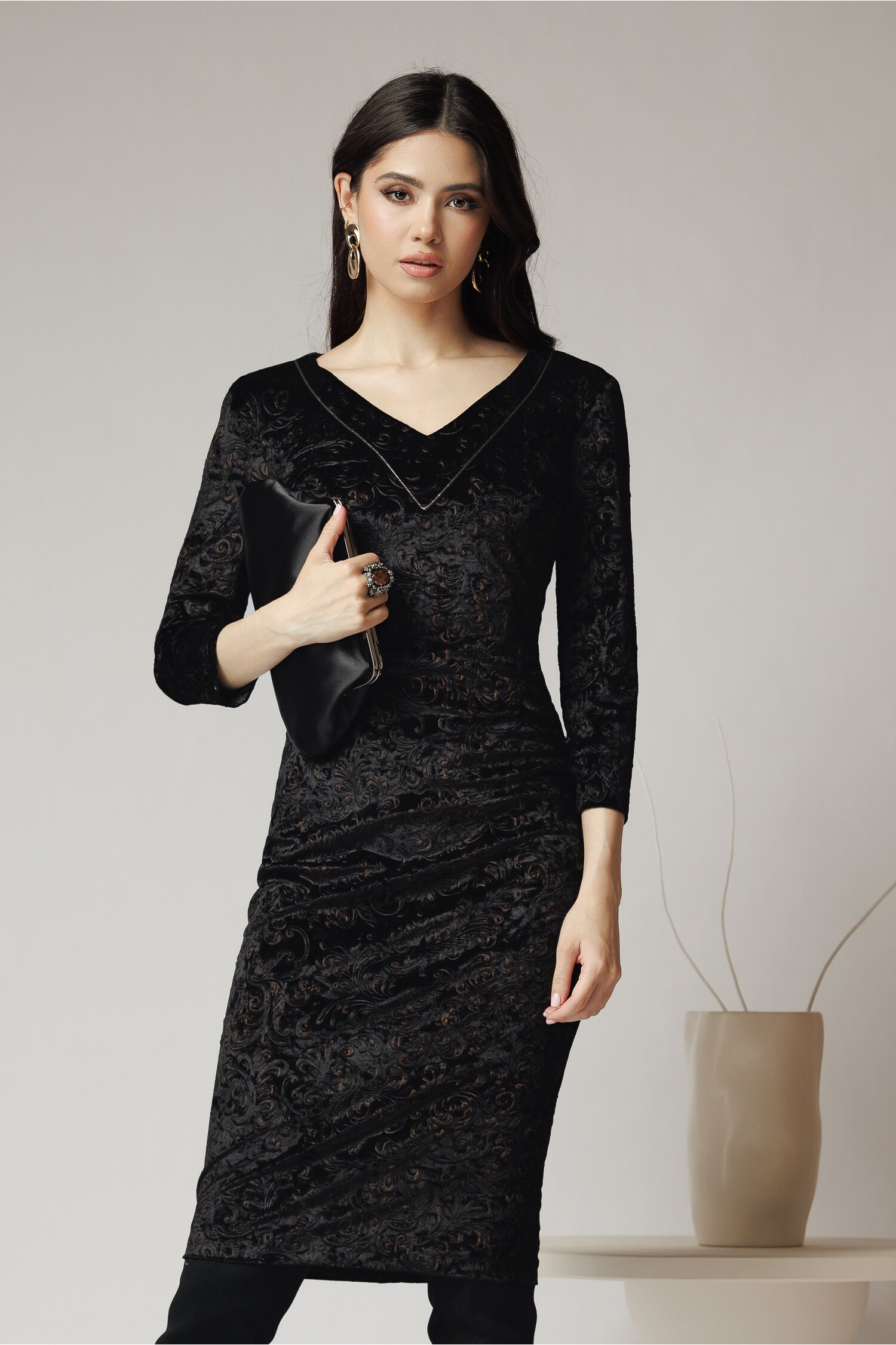 rochie-eleganta-din-catifea-neagra-cu-imprimeu-maro-1353476-1096544-4