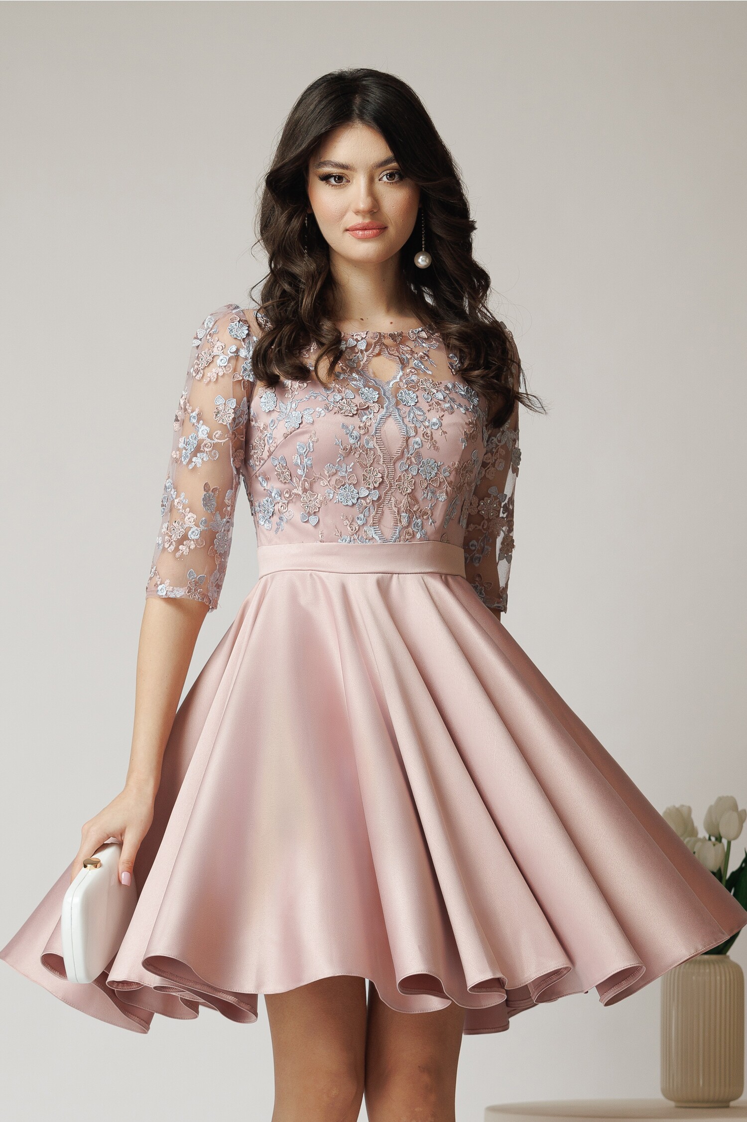 rochie-ella-collection-ana-eleganta-din-tafta-roz-cu-broderie-florala-gri-la-bust-1357238-1098821-4