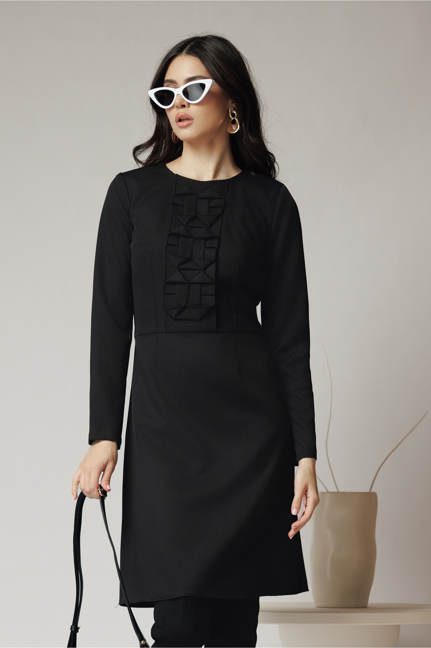 rochie-moze-office-din-stofa-neagra-cu-flori-la-bust-1354244-1096583-4