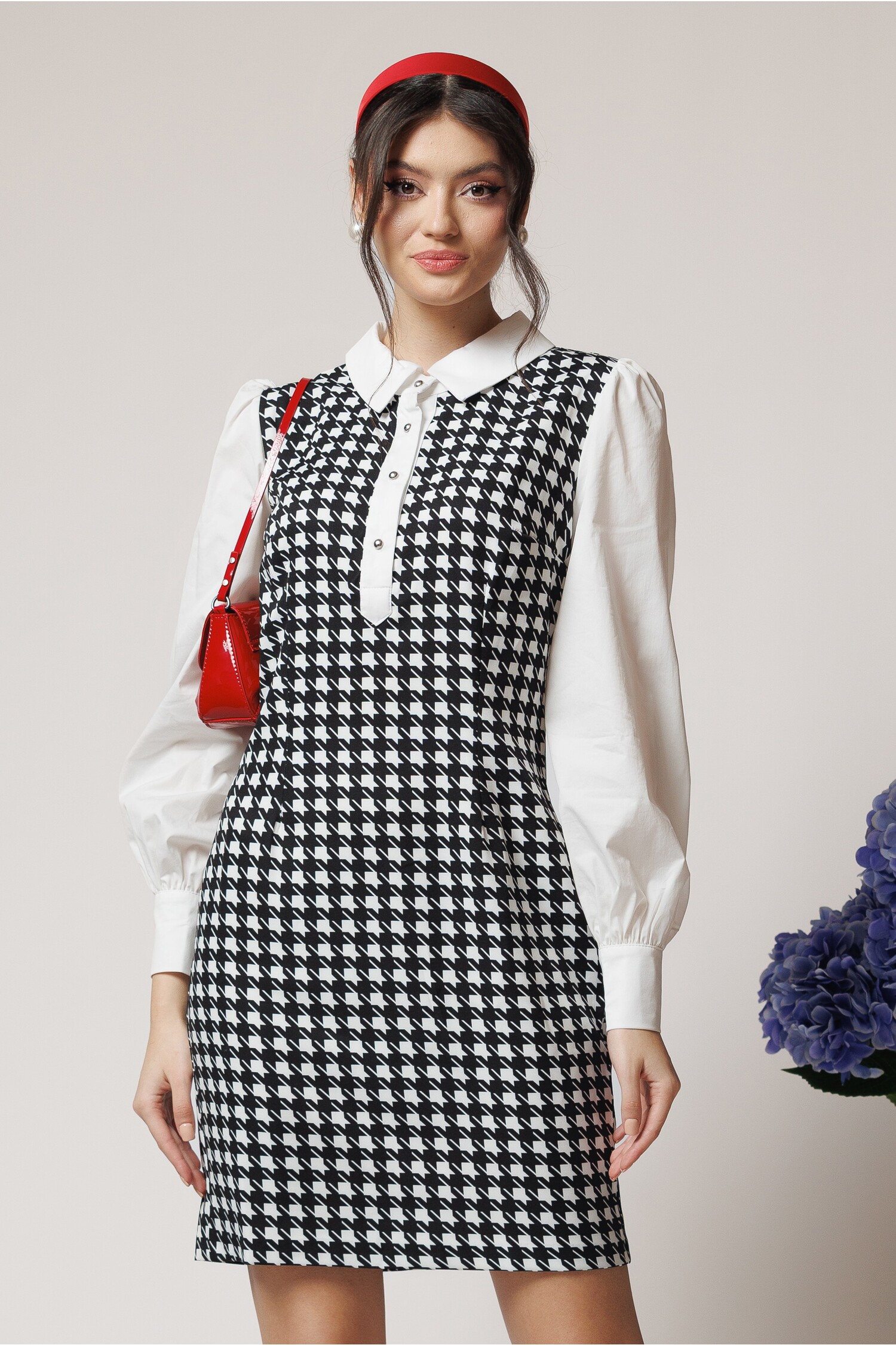 rochie-office-alba-cu-imprimeu-pepit-negru-si-nasturi-la-bust-1330148-1100939-4