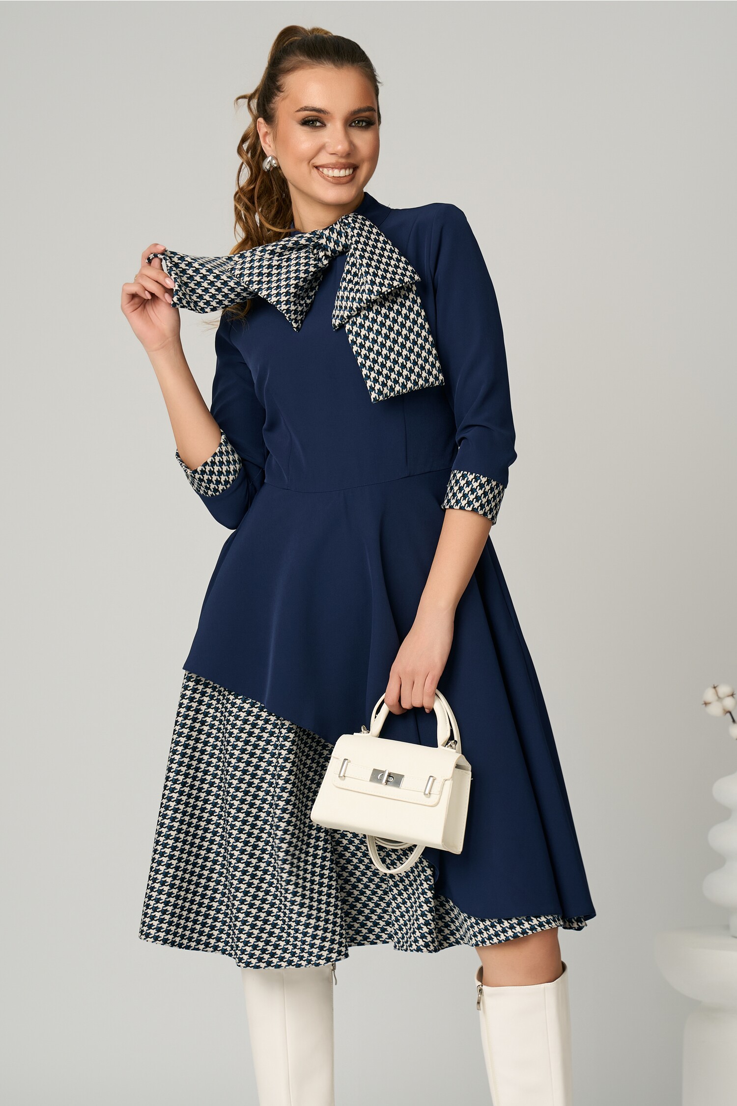 rochie-office-din-stofa-bleumarin-cu-imprimeu-pepit-si-funda-maxi-pe-bust-1354118-1097096-4