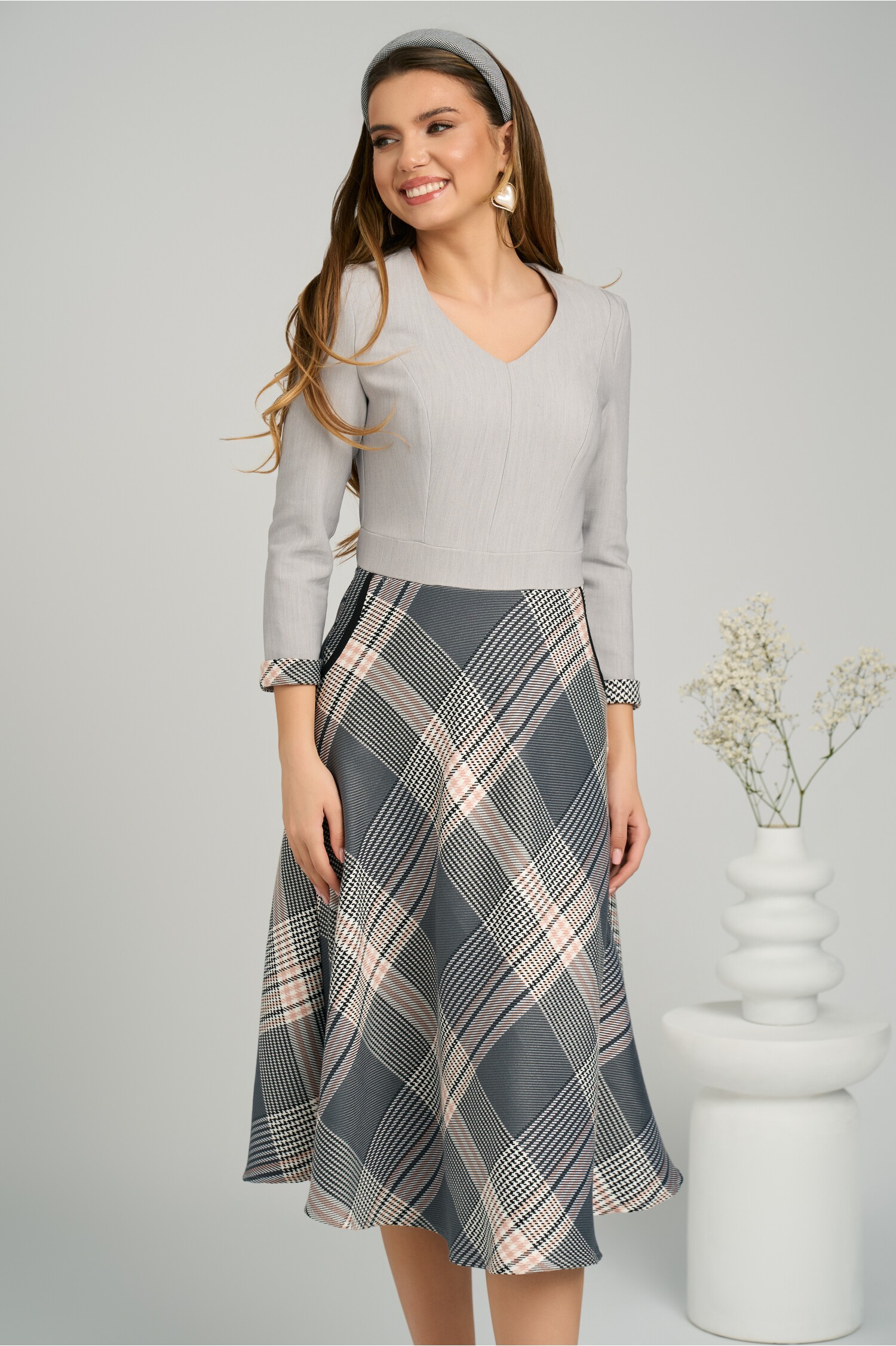 rochie-office-din-stofa-gri-cu-carouri-pe-fusta-1365461-1102853-4