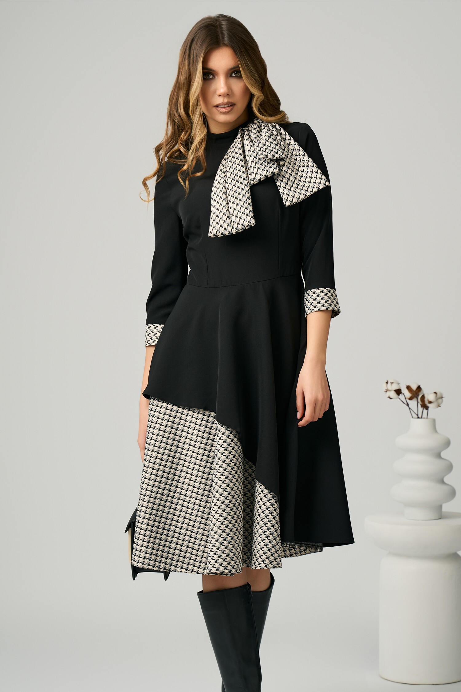 rochie-office-din-stofa-neagra-cu-imprimeu-pepit-si-funda-maxi-pe-bust-1354070-1097081-4