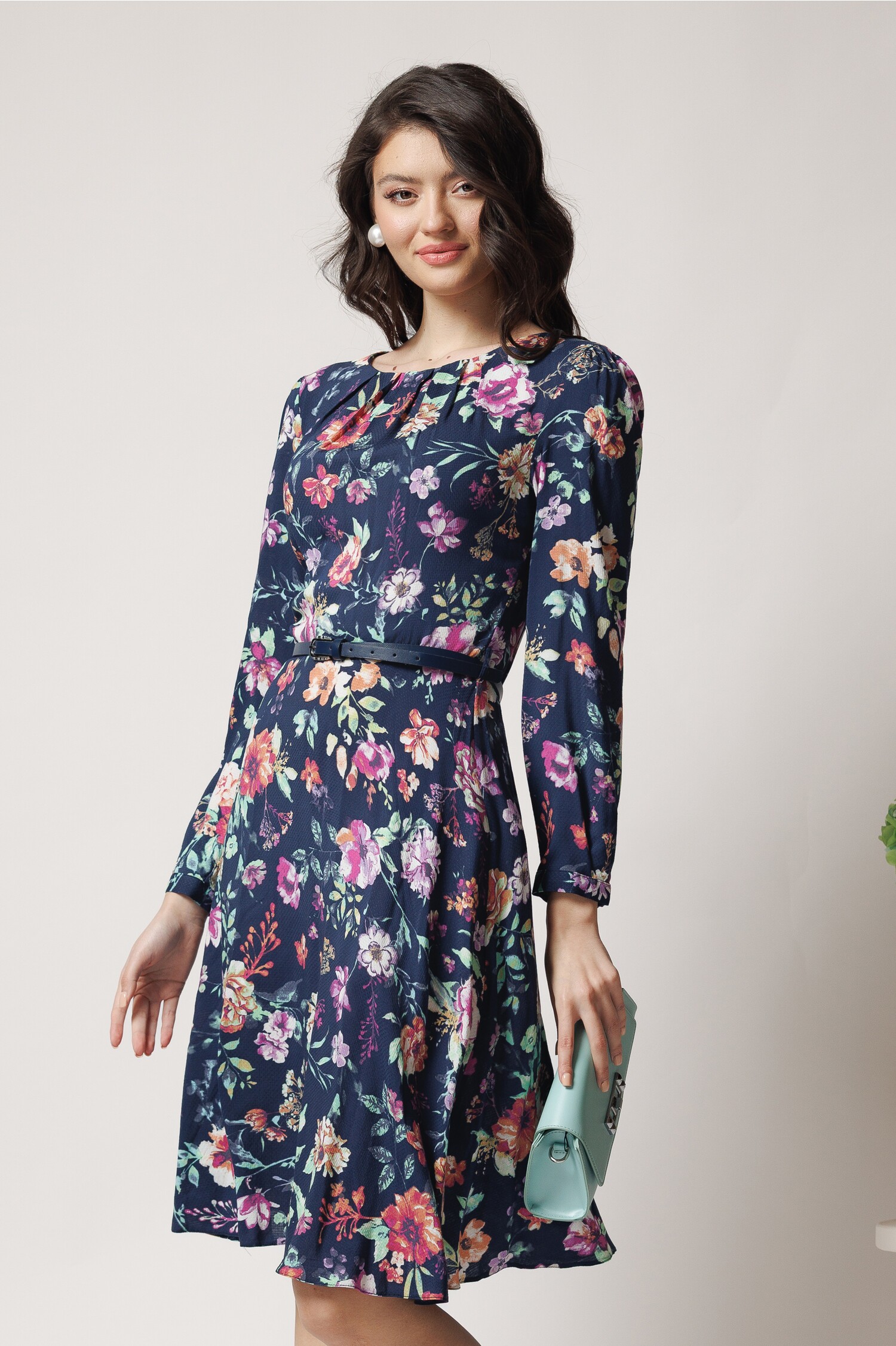 rochie-office-din-viscoza-bleumarin-cu-imprimeuri-roz-si-curea-in-talie-1367024-1104650-4