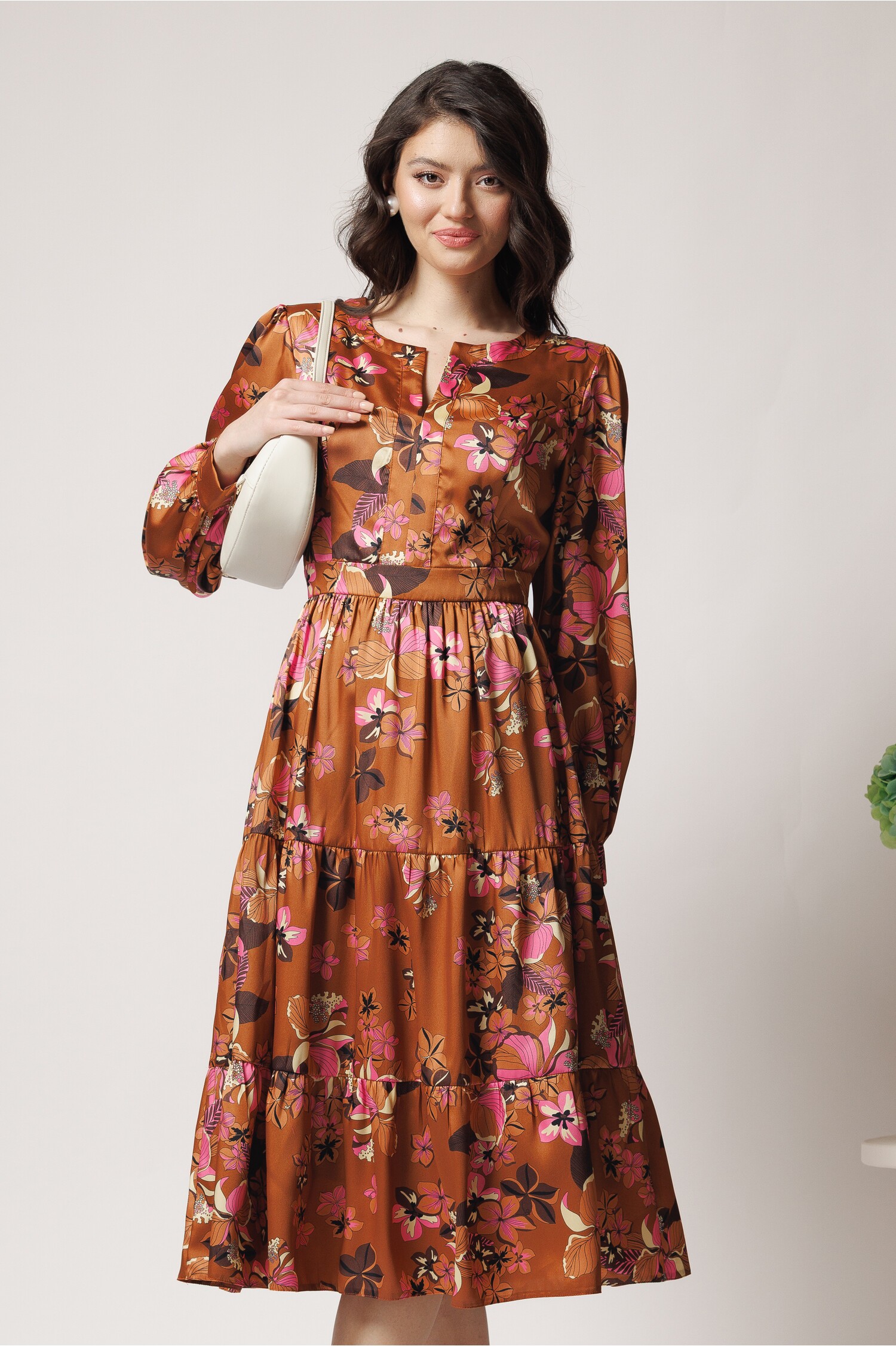 rochie-office-din-voal-satinat-maro-cu-imprimeuri-roz-si-volan-la-baza-1365062-1104608-4